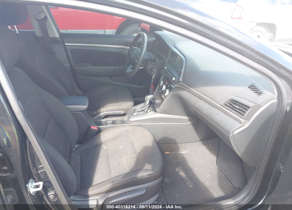 2019 HYUNDAI ELANTRA SEL VIN: 5NPD84LF8KH439244
