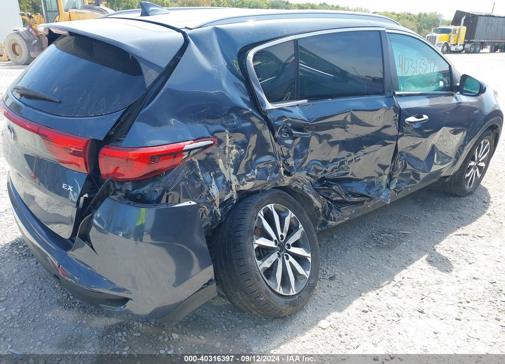 2017 KIA SPORTAGE EX VIN: KNDPNCAC4H7158709