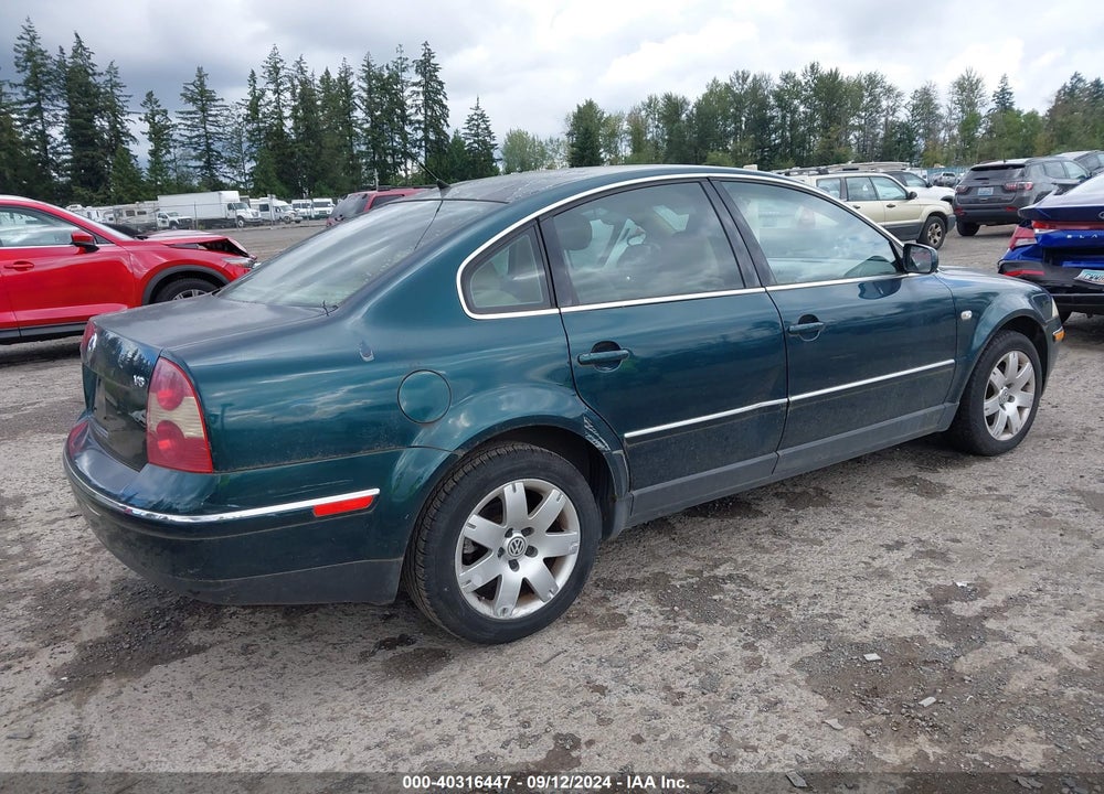 2001 VOLKSWAGEN PASSAT GLX VIN: WVWRH63B51E157379