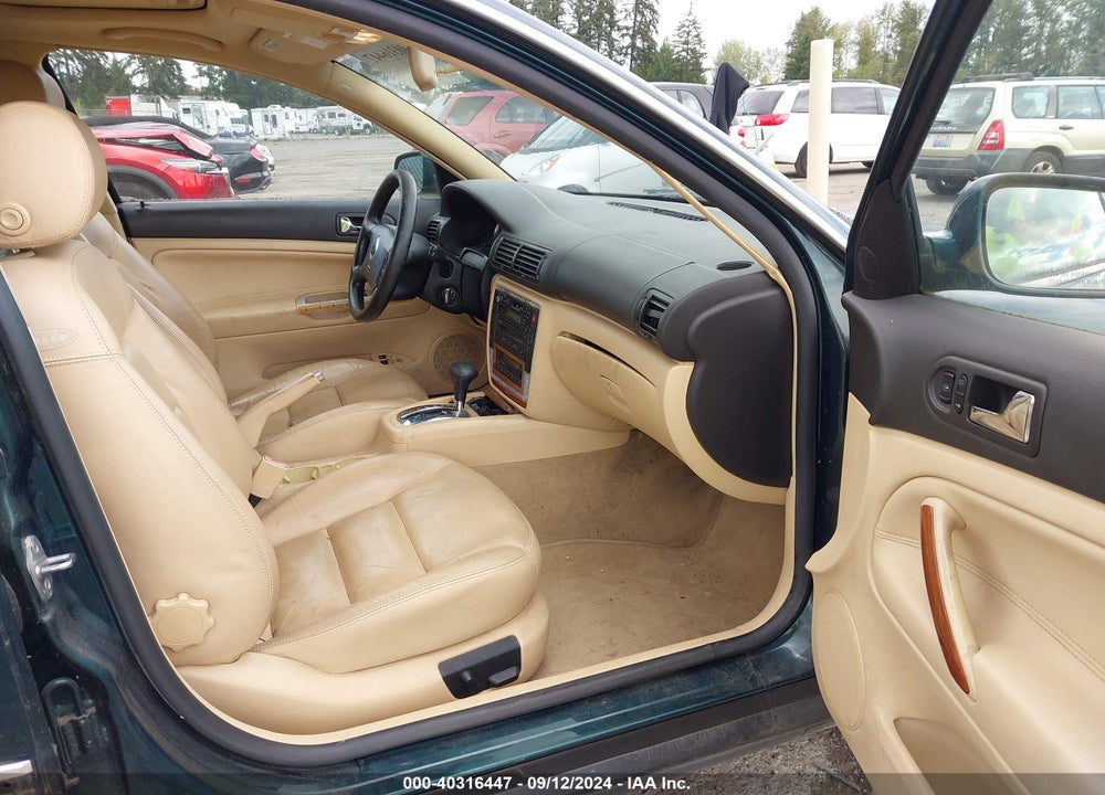 2001 VOLKSWAGEN PASSAT GLX VIN: WVWRH63B51E157379