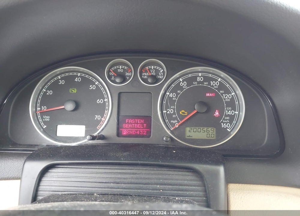 2001 VOLKSWAGEN PASSAT GLX VIN: WVWRH63B51E157379
