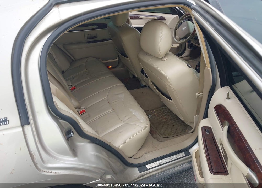 2007 LINCOLN TOWN CAR VIN: 1LNHM82W17Y634254