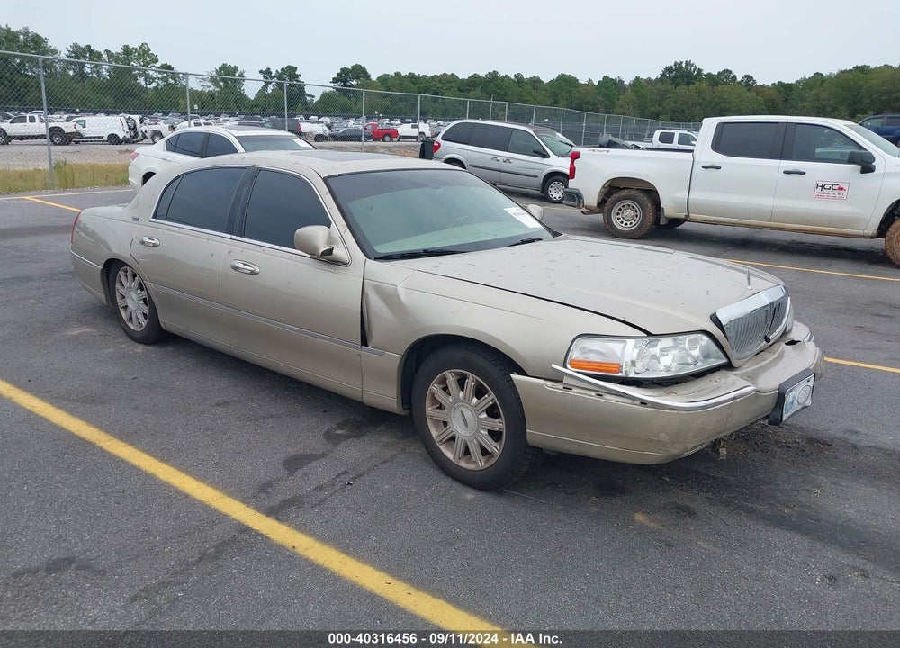 2007 LINCOLN TOWN CAR VIN: 1LNHM82W17Y634254