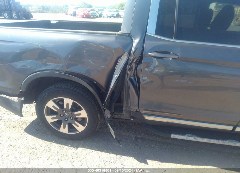 2017 HONDA RIDGELINE RTL VIN: 5FPYK3F5XHB007673