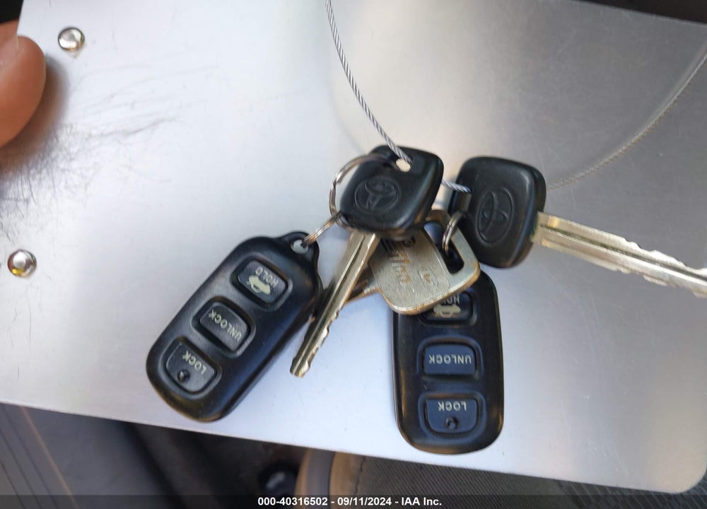 2005 TOYOTA CAMRY LE VIN: 4T1BE32K85U950256