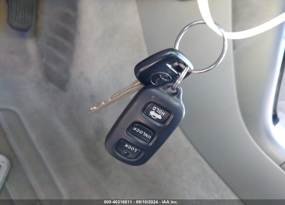 2005 TOYOTA CAMRY LE VIN: 4T1BE32K85U389394