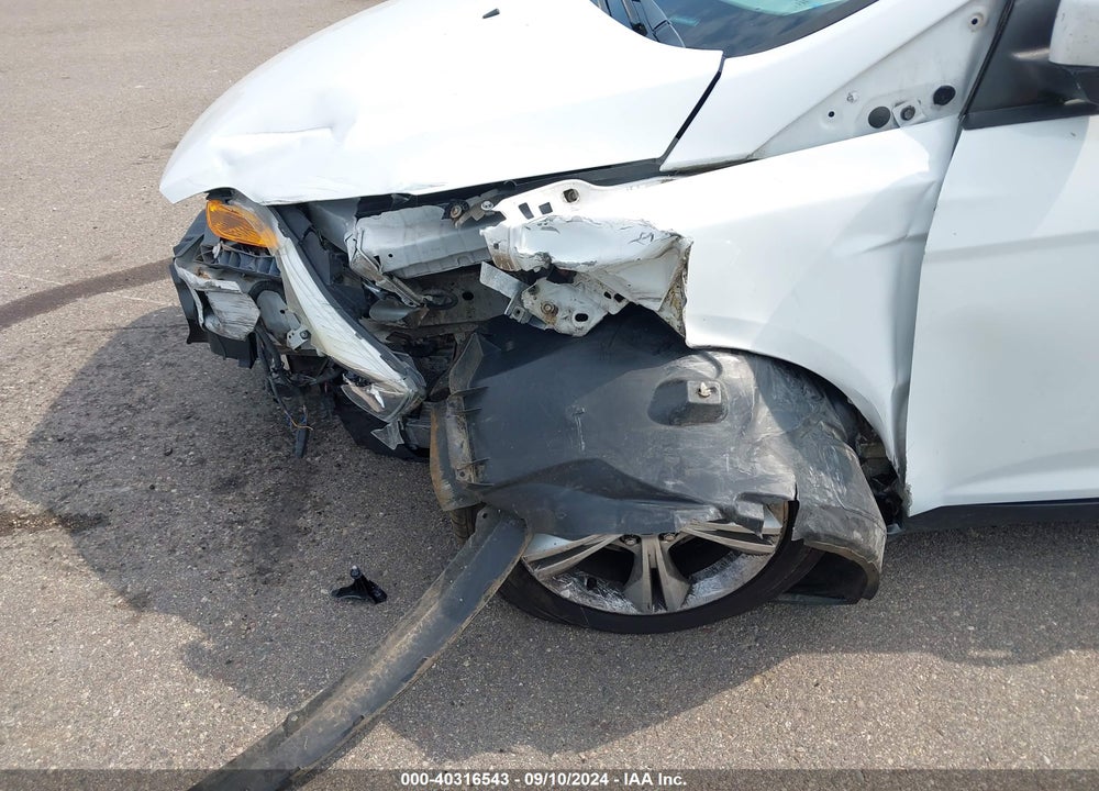 2013 FORD FOCUS SE VIN: 1FADP3K28DL215617