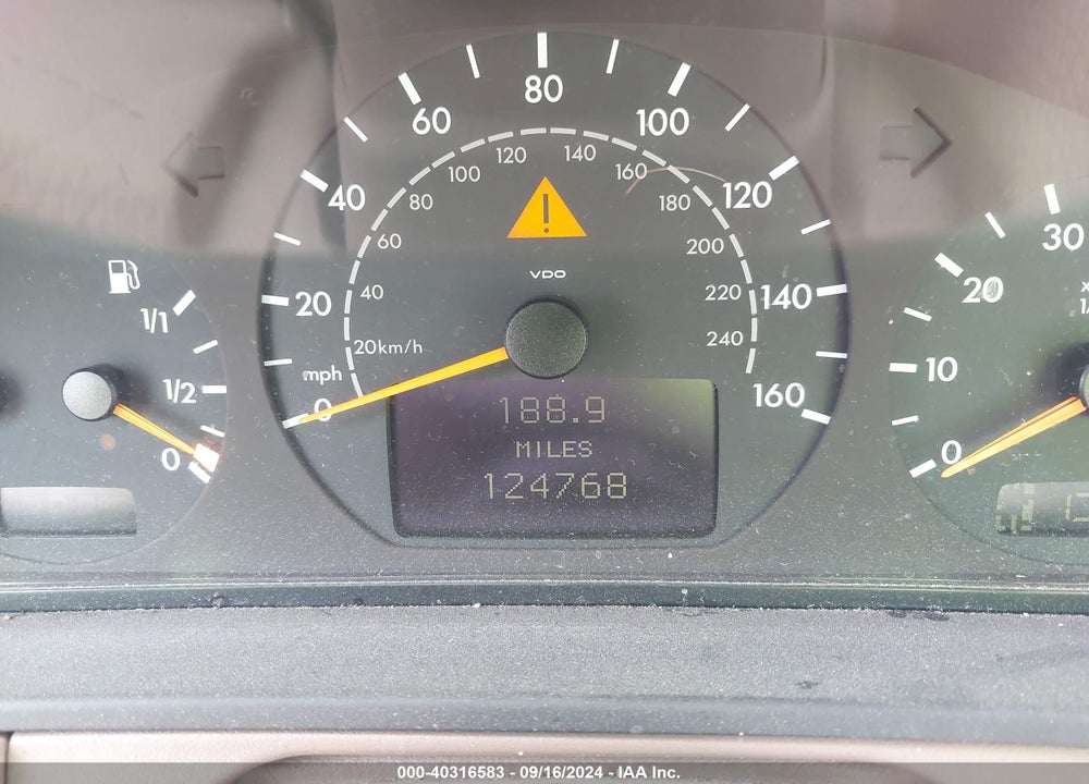 2000 MERCEDES-BENZ E 320 VIN: WDBJF65J3YB127248