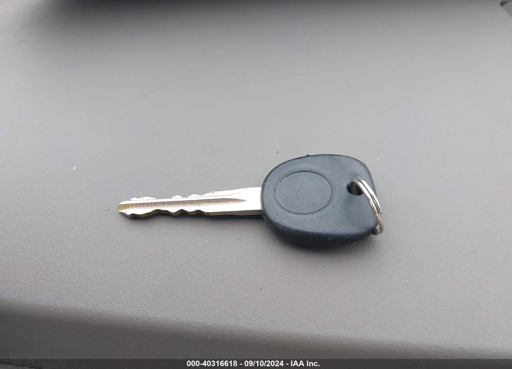 2005 SATURN ION 2 VIN: 1G8AJ52F25Z122386