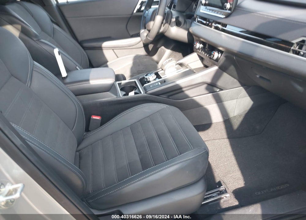 2024 MITSUBISHI OUTLANDER SE 2.5 2WD/SE BLACK EDITION S-AWC/SE BLACK EDITION W/PANO ROOF VIN: JA4J3VA85RZ038159