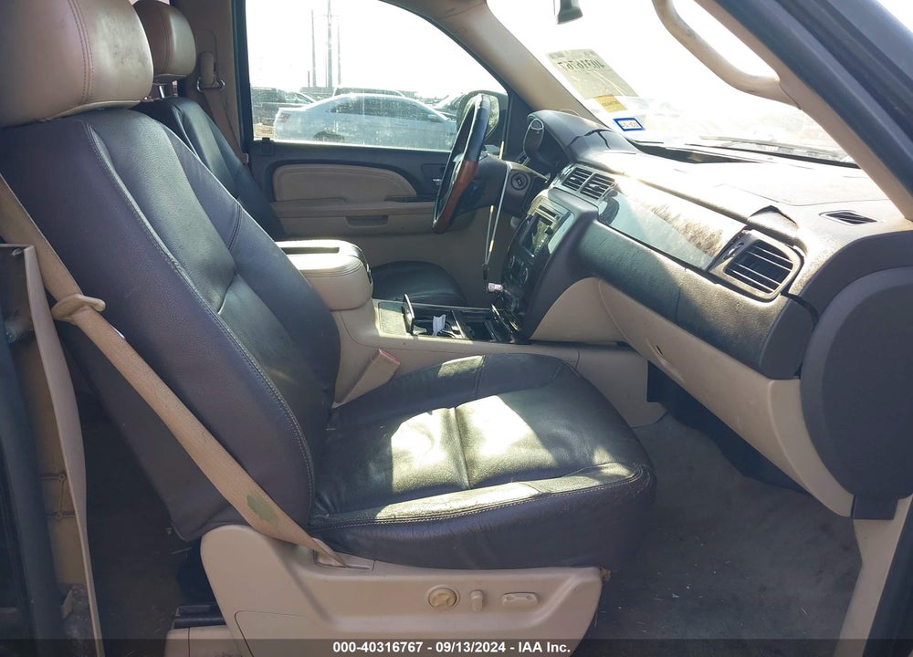 2009 GMC YUKON DENALI VIN: 1GKFC03239R268357