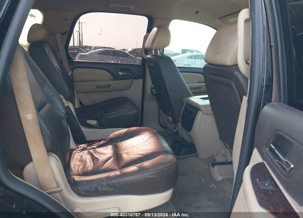 2009 GMC YUKON DENALI VIN: 1GKFC03239R268357