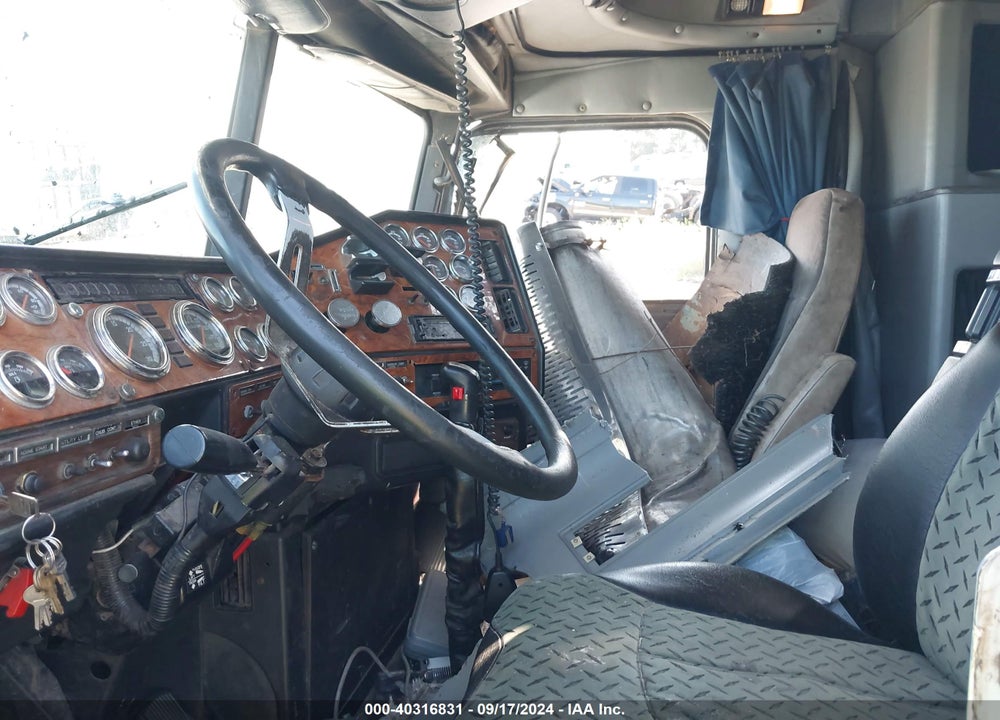 1994 FREIGHTLINER FLD FLD120 VIN: 2FUYDXYB9RA631507