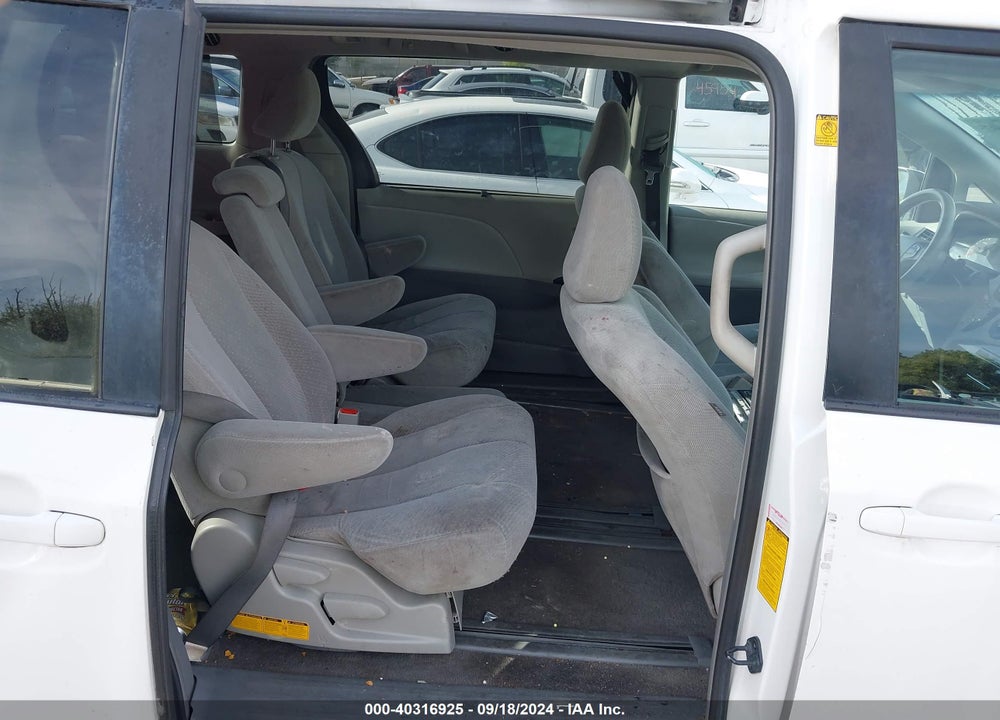 2011 TOYOTA SIENNA LE V6 VIN: 5TDKK3DC1BS032674