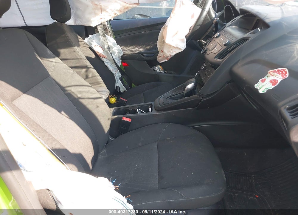 2018 FORD FOCUS SE VIN: 1FADP3K24JL320571