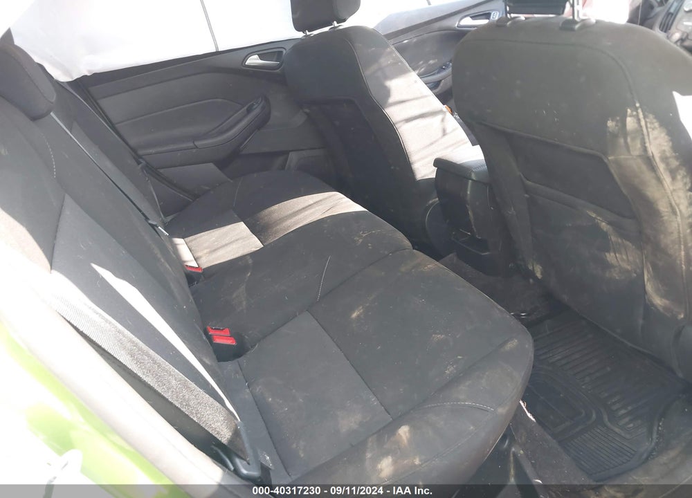 2018 FORD FOCUS SE VIN: 1FADP3K24JL320571