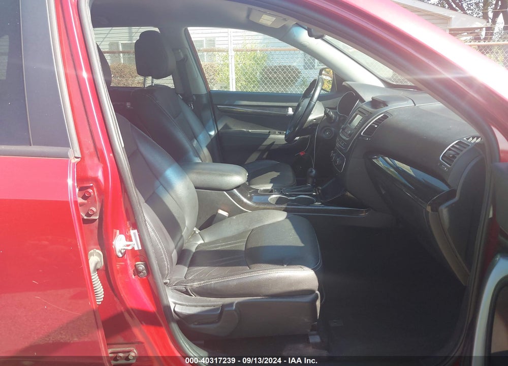 2015 KIA SORENTO LX VIN: 5XYKT3A62FG657678