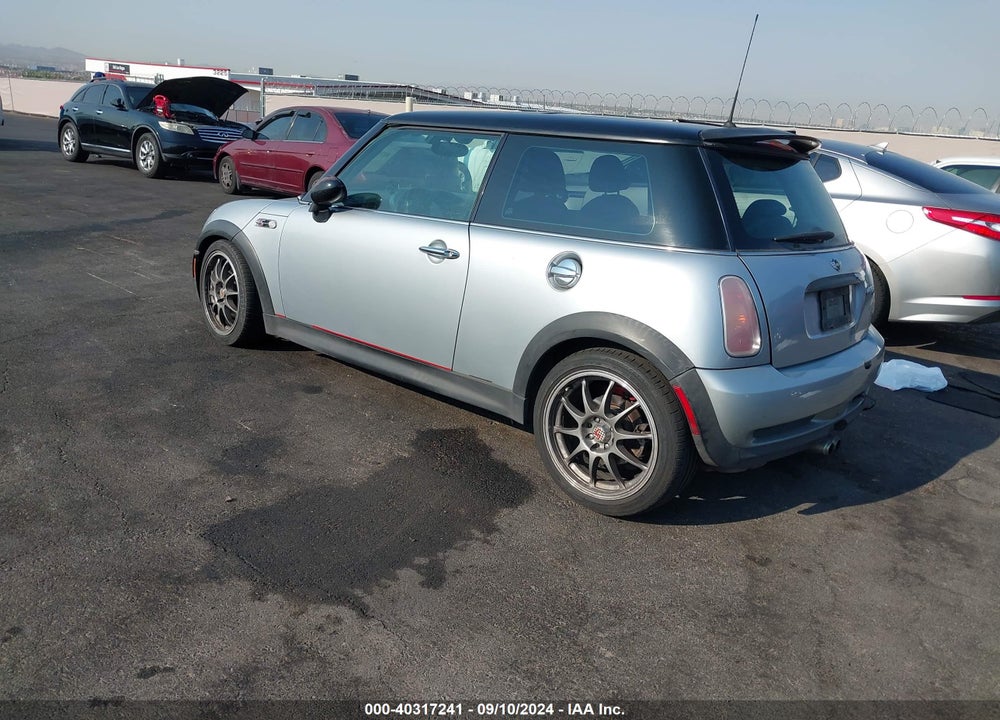 2004 MINI COOPER S VIN: WMWRE33404TD79532