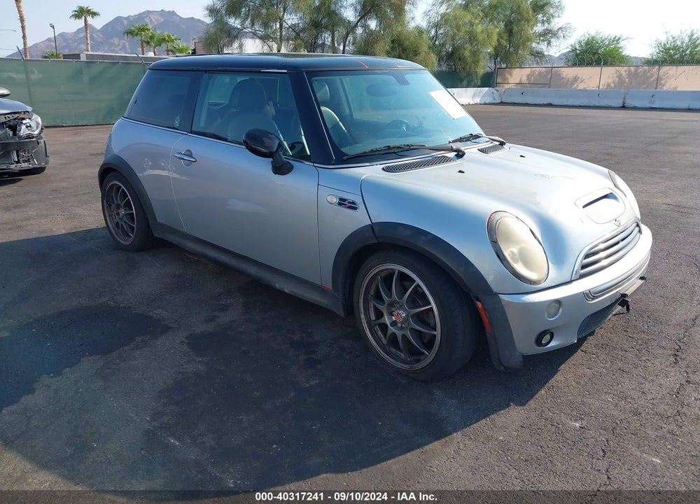 2004 MINI COOPER S VIN: WMWRE33404TD79532