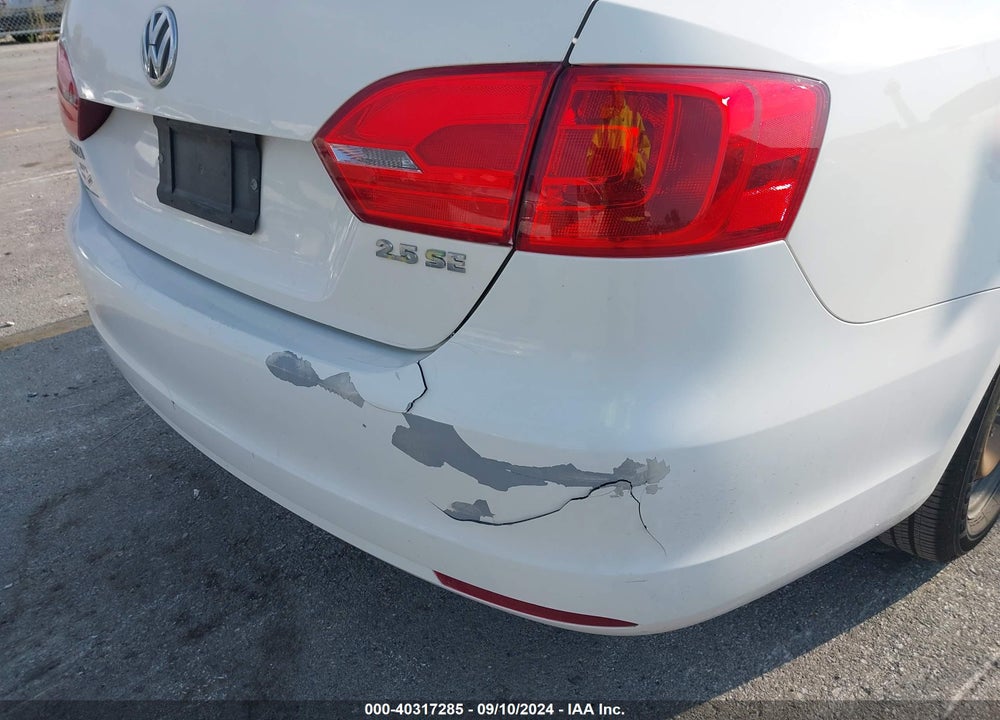 2011 VOLKSWAGEN JETTA 2.5L SE VIN: 3VWDZ7AJ8BM372688