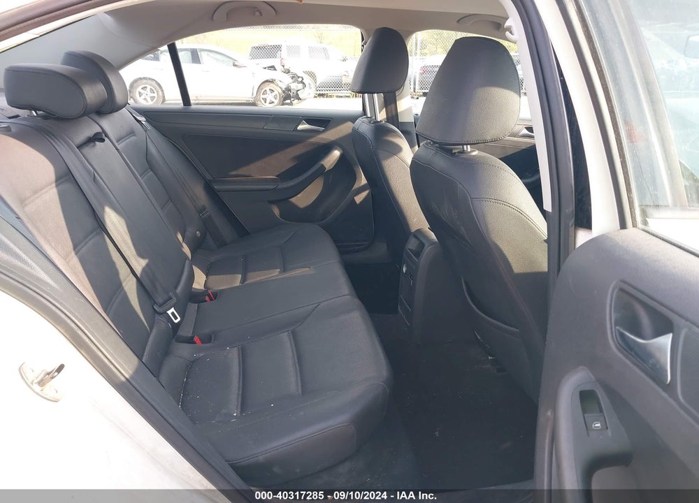 2011 VOLKSWAGEN JETTA 2.5L SE VIN: 3VWDZ7AJ8BM372688