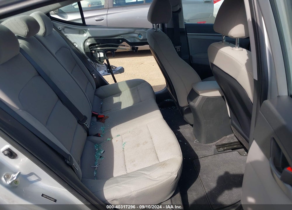 2018 HYUNDAI ELANTRA SE VIN: 5NPD74LF6JH266020