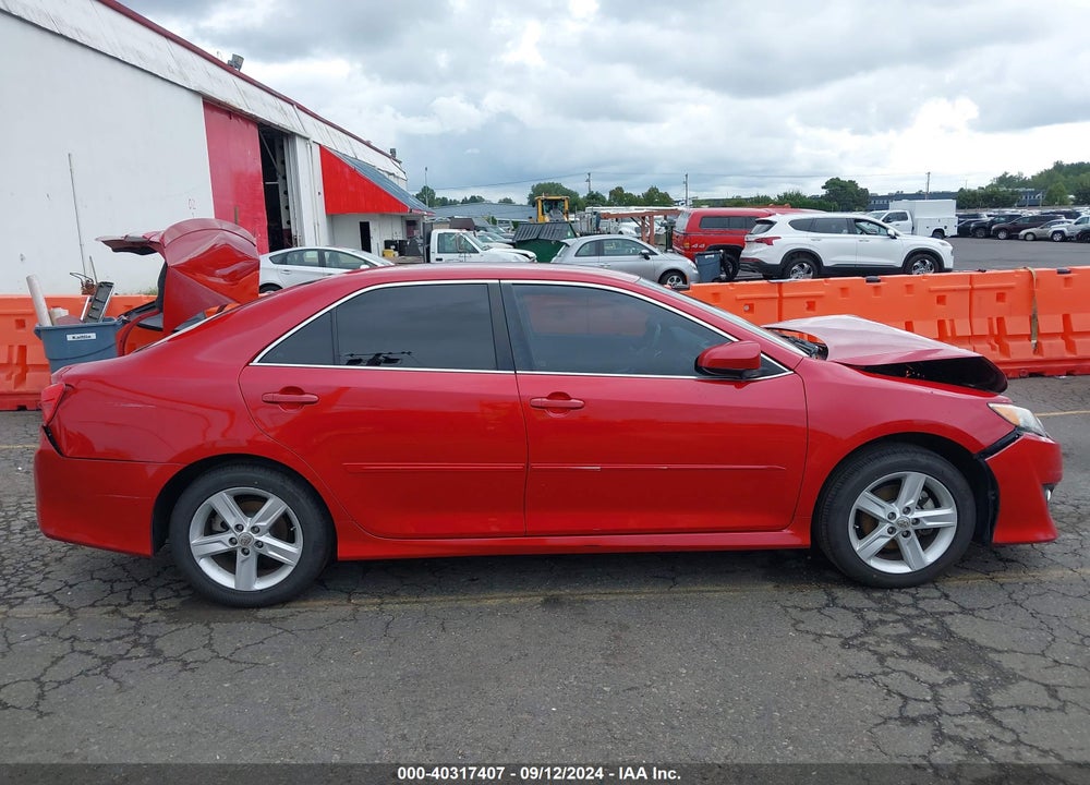2014 TOYOTA CAMRY SE VIN: 4T1BF1FK3EU830585