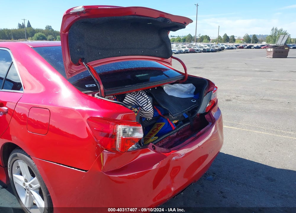 2014 TOYOTA CAMRY SE VIN: 4T1BF1FK3EU830585