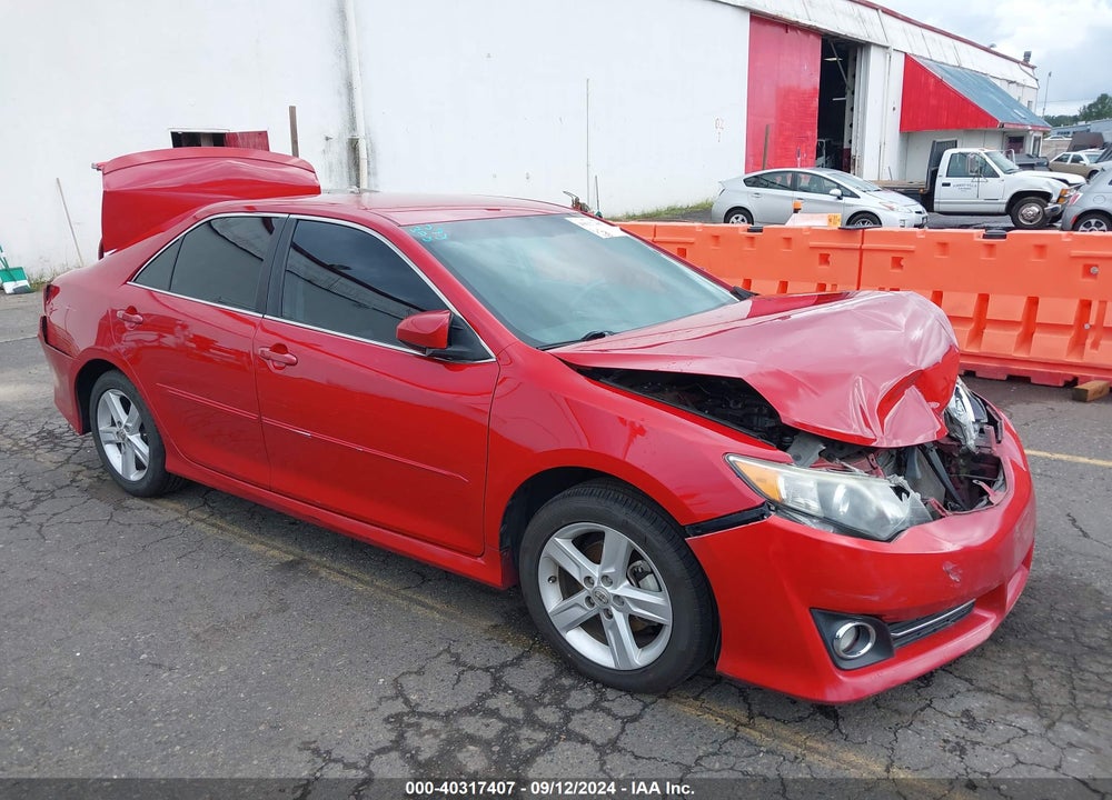 2014 TOYOTA CAMRY SE VIN: 4T1BF1FK3EU830585
