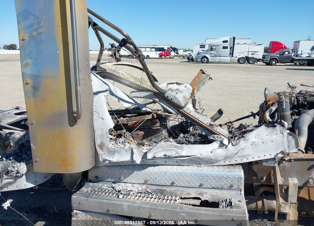 2015 PETERBILT 389 VIN: 1XPXD49X3FD295945
