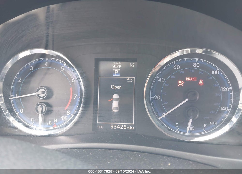 2017 TOYOTA COROLLA SE VIN: 5YFBURHE1HP651656