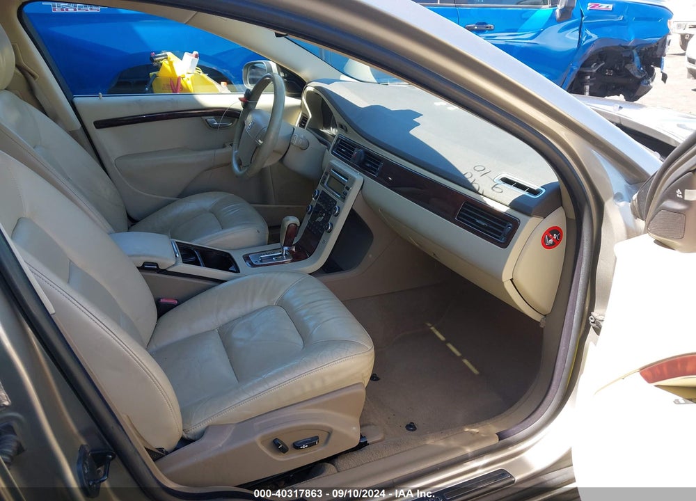 2008 VOLVO V70 3.2 VIN: YV1BW982981035878