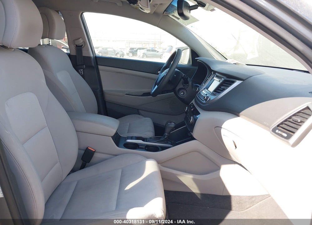 2017 HYUNDAI TUCSON SE VIN: KM8J23A45HU461566