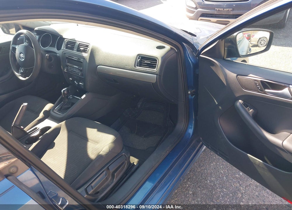 2015 VOLKSWAGEN JETTA VIN: 3VWD17AJ9FM320192