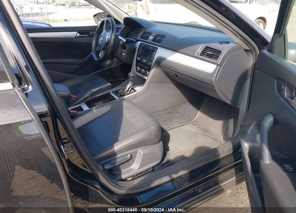 2012 VOLKSWAGEN PASSAT 2.5L SE VIN: 1VWBP7A38CC048450