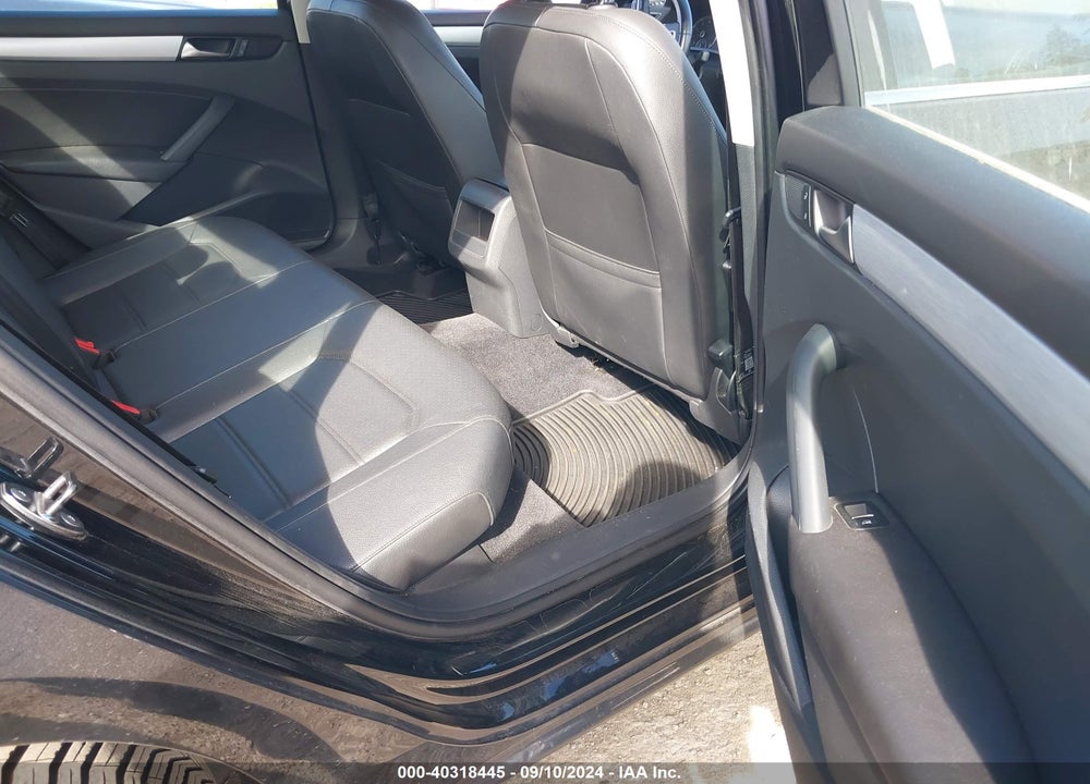 2012 VOLKSWAGEN PASSAT 2.5L SE VIN: 1VWBP7A38CC048450
