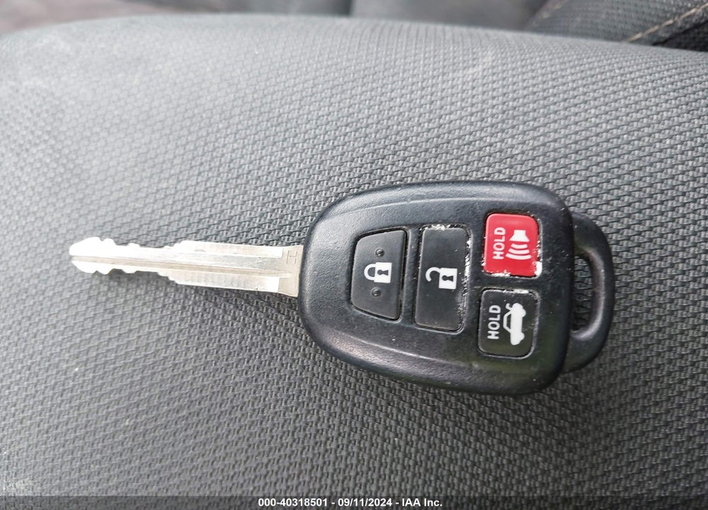 2019 TOYOTA COROLLA LE VIN: 2T1BURHE1KC222184