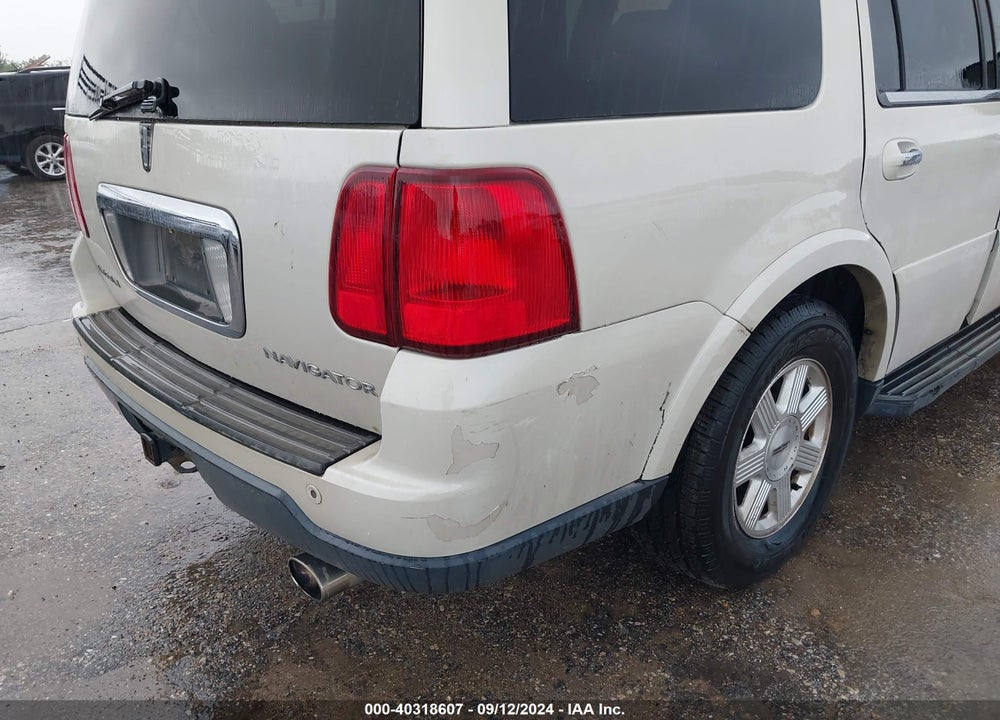 2005 LINCOLN NAVIGATOR VIN: 5LMFU28525LJ20701