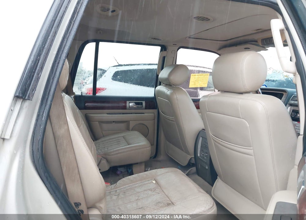 2005 LINCOLN NAVIGATOR VIN: 5LMFU28525LJ20701
