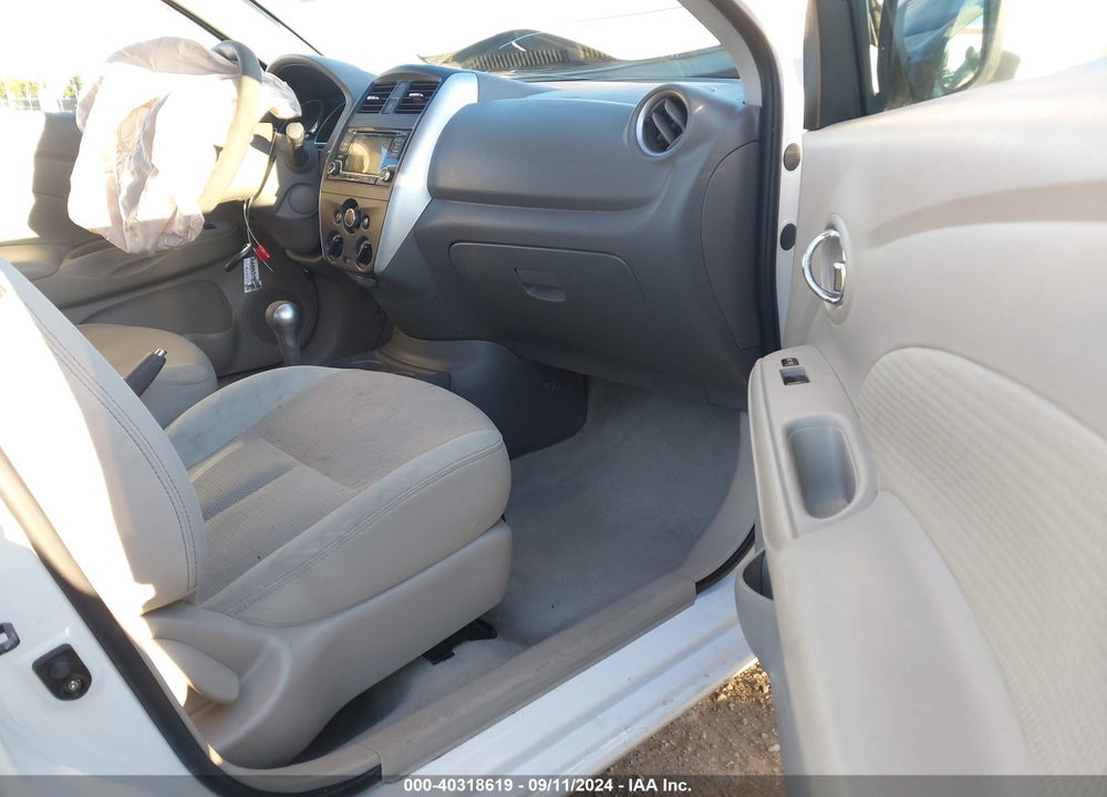 2015 NISSAN VERSA 1.6 SL VIN: 3N1CN7AP1FL802767