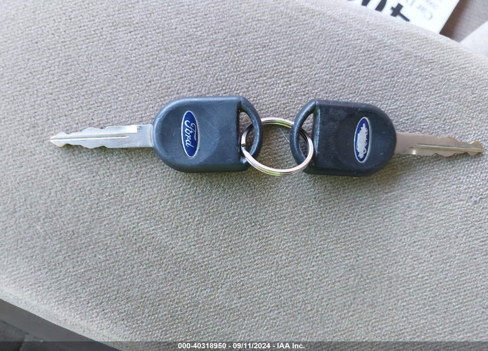 2000 FORD TAURUS SES VIN: 1FAFP5521YG169143