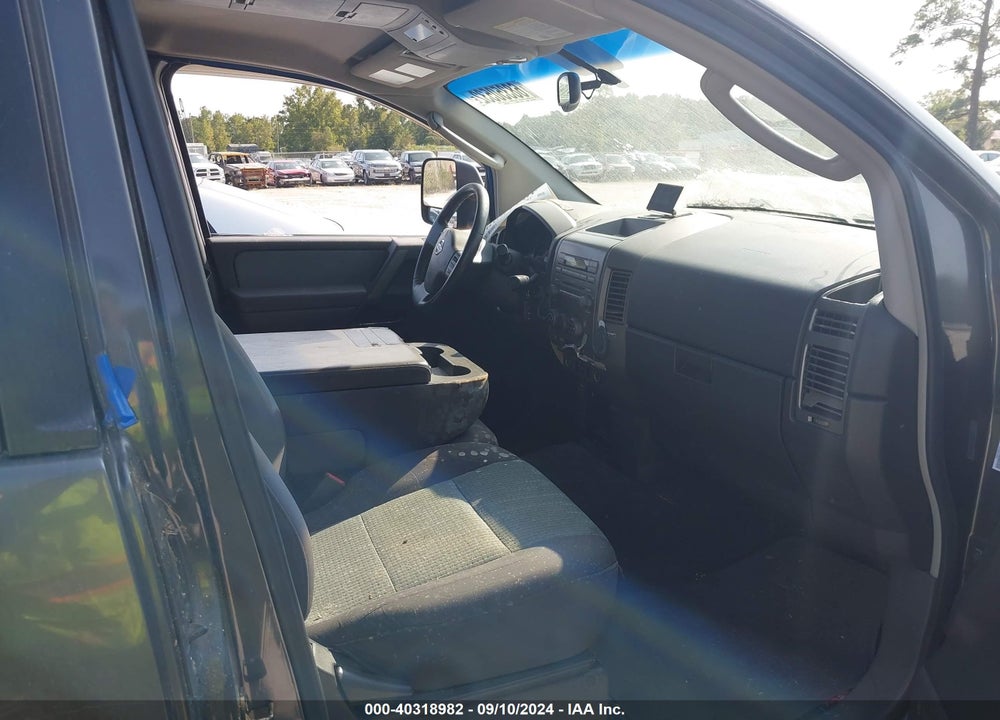 2005 NISSAN TITAN SE VIN: 1N6AA06A65N563630
