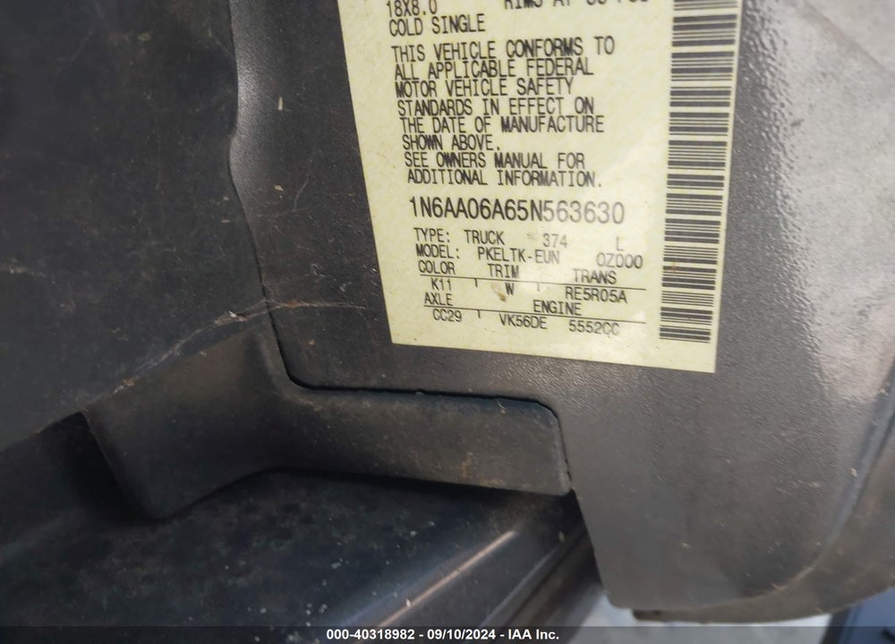 2005 NISSAN TITAN SE VIN: 1N6AA06A65N563630