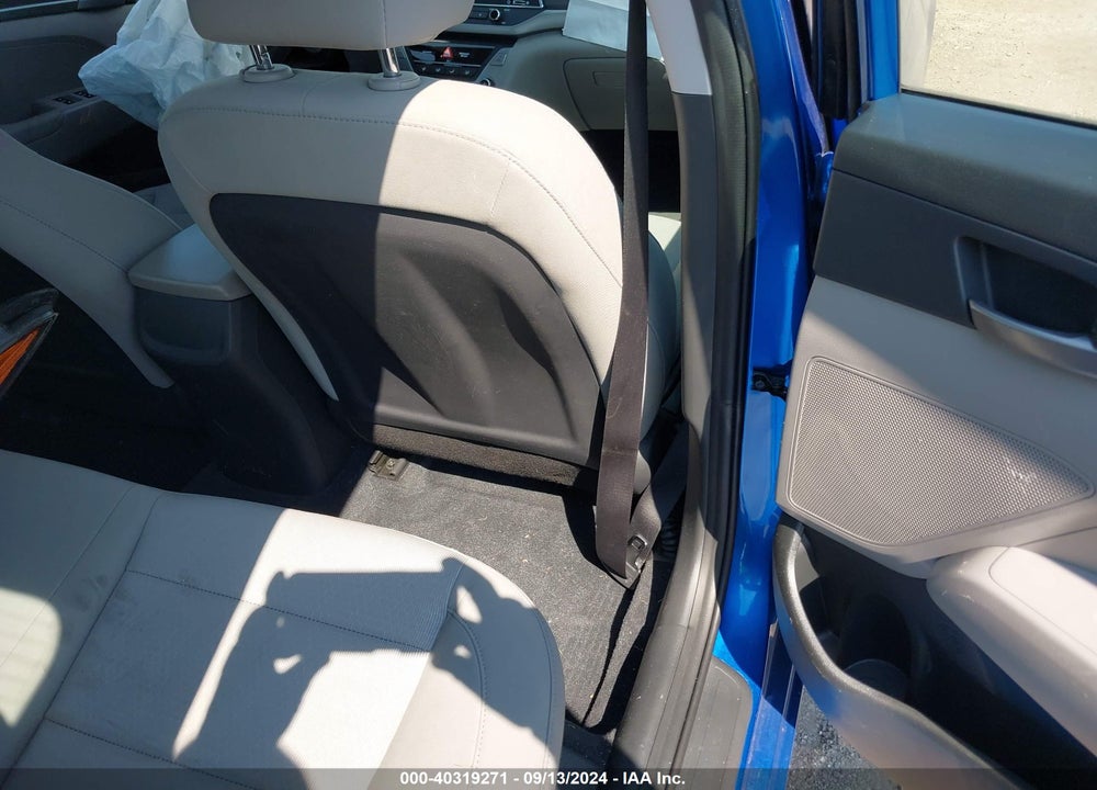 2018 HYUNDAI ELANTRA SE VIN: 5NPD74LF9JH329708