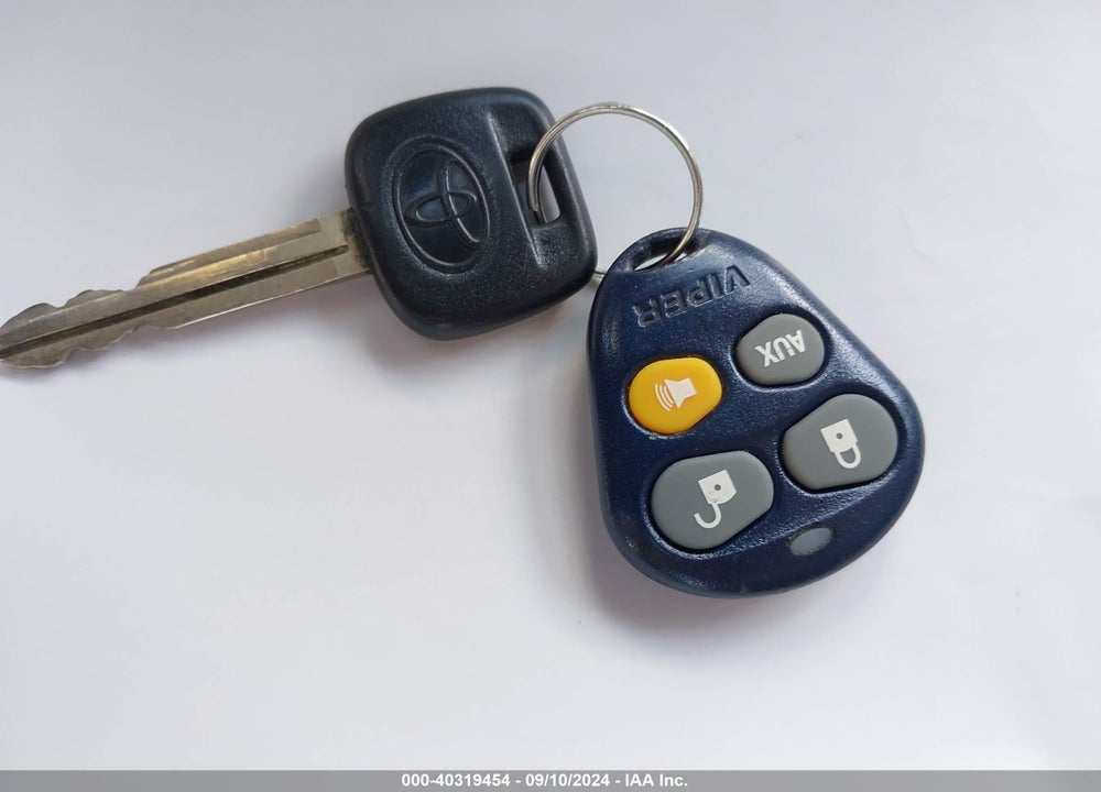 2004 TOYOTA COROLLA LE VIN: 2T1BR38E24C260315