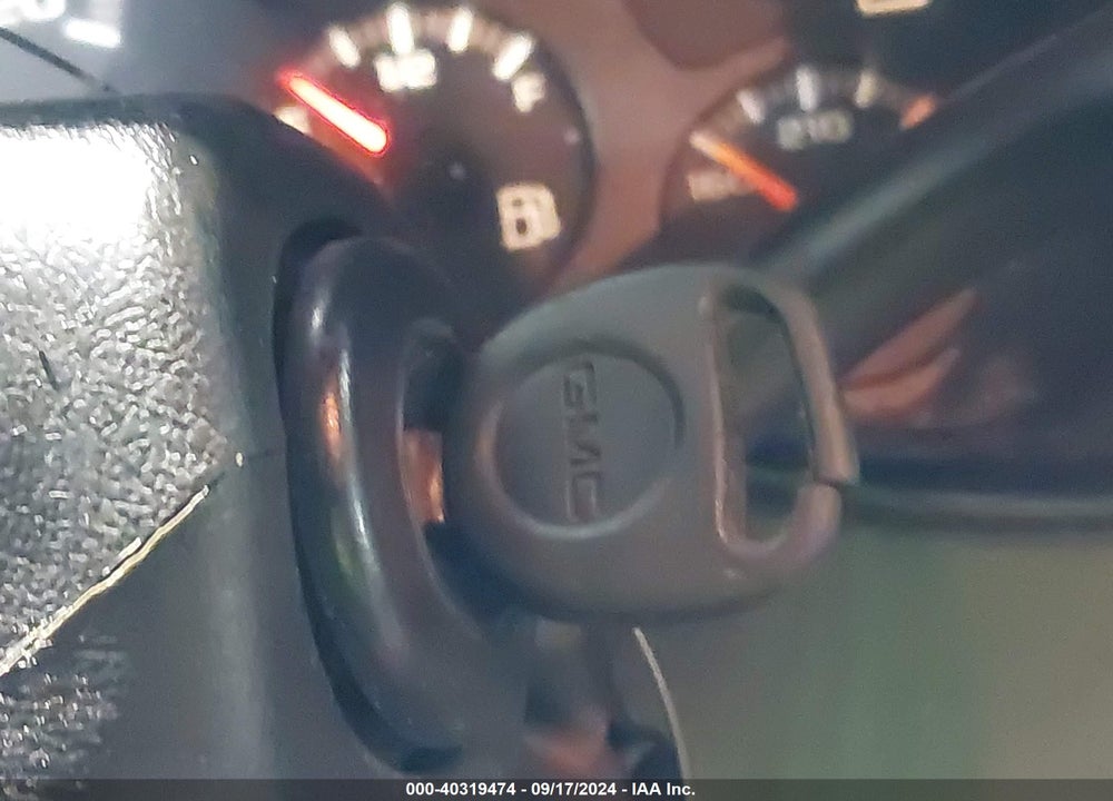 2005 GMC YUKON SLE VIN: 1GKEK13T35R202169