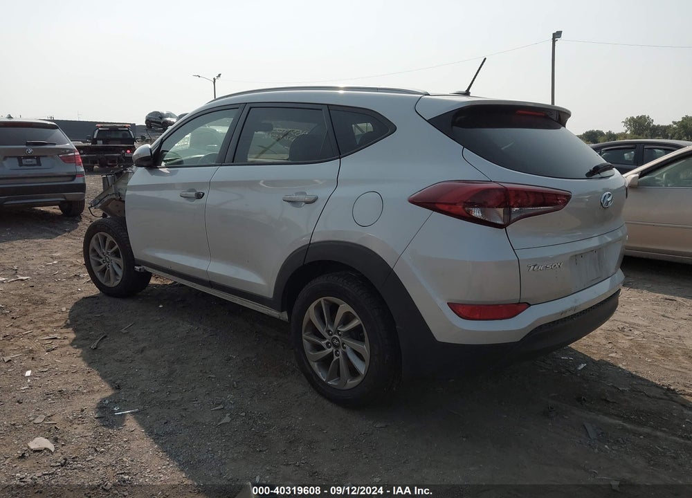 2017 HYUNDAI TUCSON SE VIN: KM8J3CA45HU556660