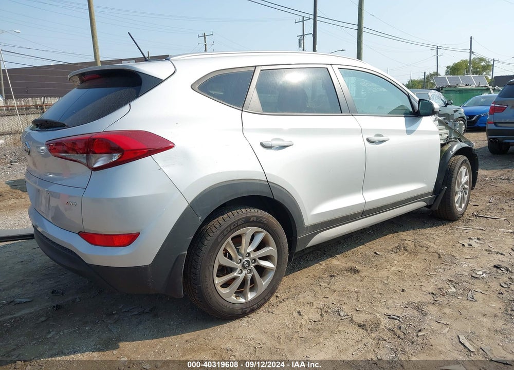 2017 HYUNDAI TUCSON SE VIN: KM8J3CA45HU556660