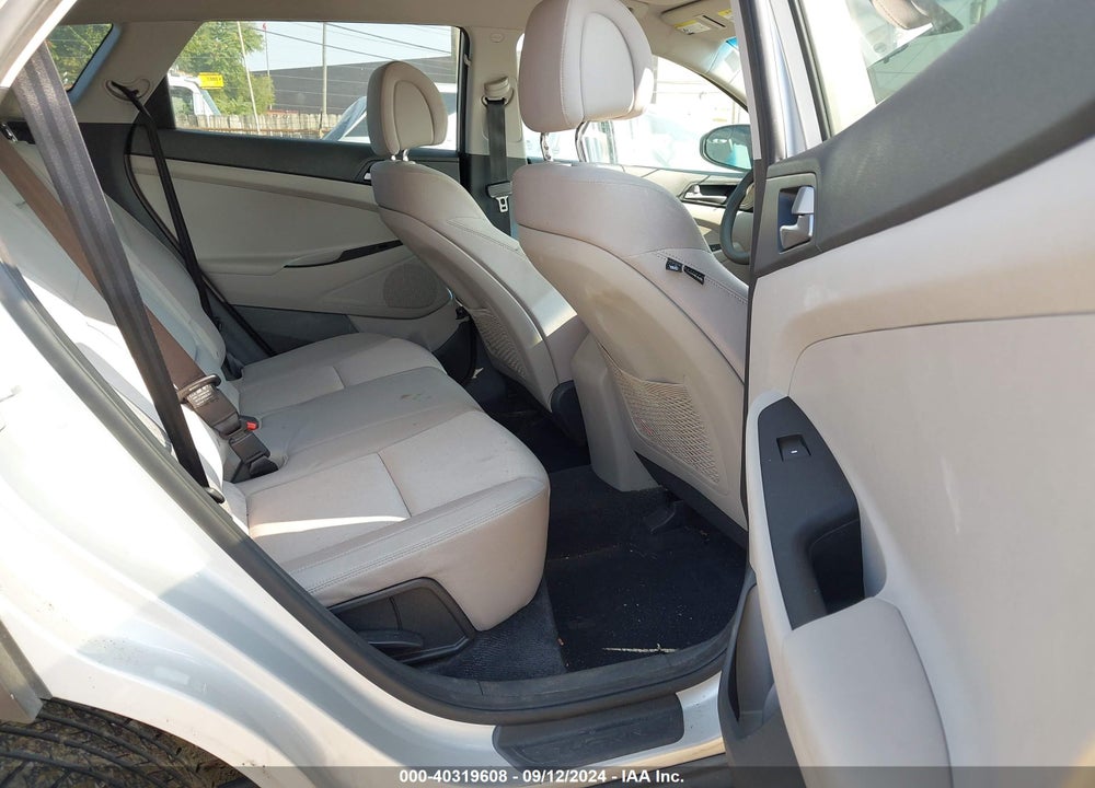 2017 HYUNDAI TUCSON SE VIN: KM8J3CA45HU556660