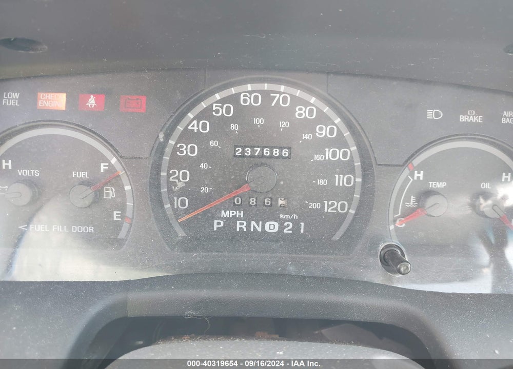 2004 FORD CROWN VICTORIA LX VIN: 2FAFP74W94X180525